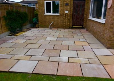 Garden area with sandstone paving